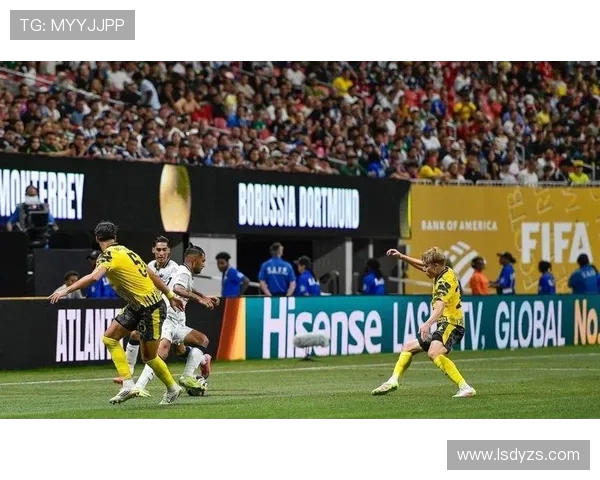 西甲德加拉雷塔角球助攻帕雷德斯头球破门助力球队制胜 西甲德加拉雷塔角球助攻帕雷德斯头球破门助力球队制胜