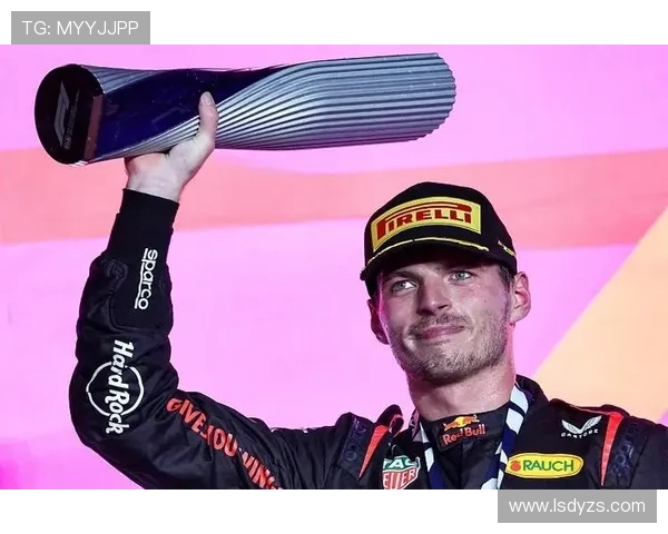 维斯塔潘逆袭登上领奖台第三 诺里斯惊险夺冠再创辉煌